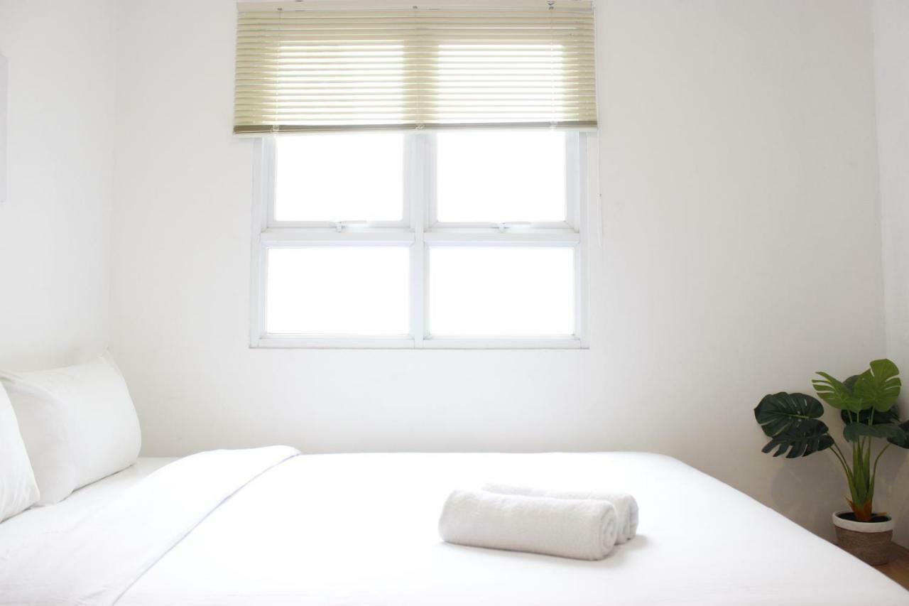 Classic And Comfy 2br @ Gateway Pasteur By Travelio Apartemen